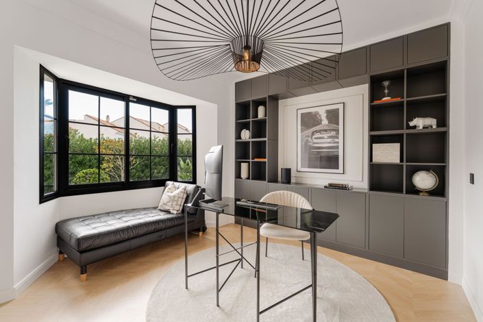 Image No.13-6 Bed Property for sale