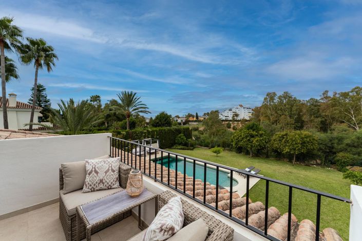 Image No.24-6 Bed Property for sale