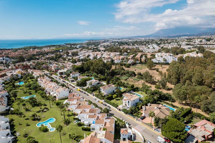 Image No.4-6 Bed Property for sale