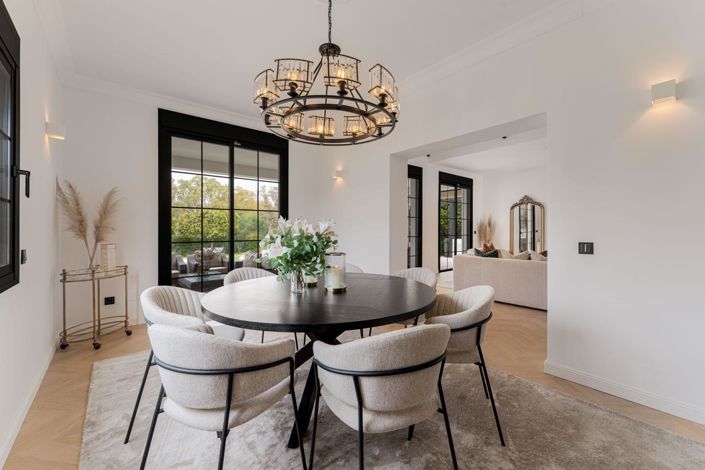 Image No.6-6 Bed Property for sale