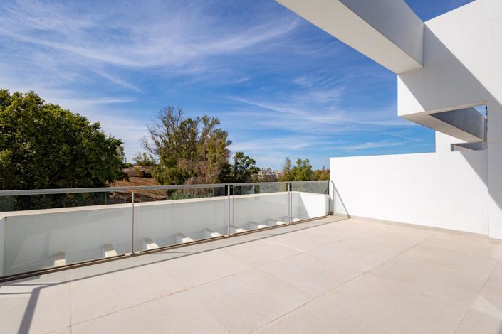 Image No.11-3 Bed Property for sale