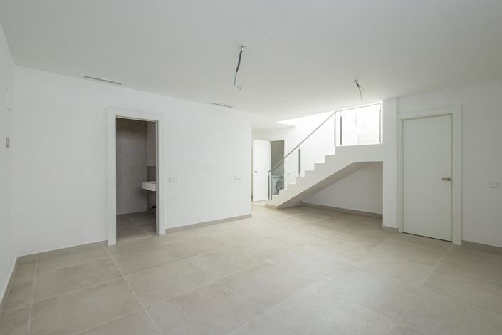 Image No.15-3 Bed Property for sale