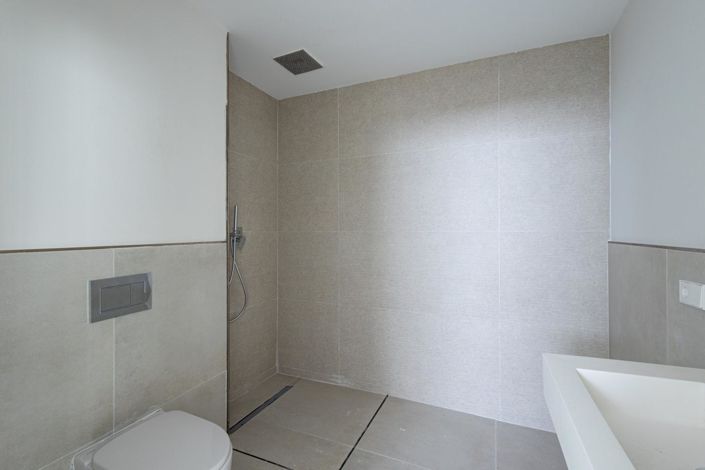 Image No.16-3 Bed Property for sale