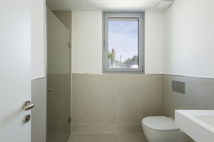 Image No.19-3 Bed Property for sale