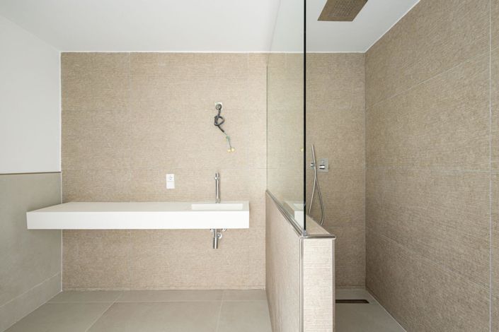 Image No.23-3 Bed Property for sale