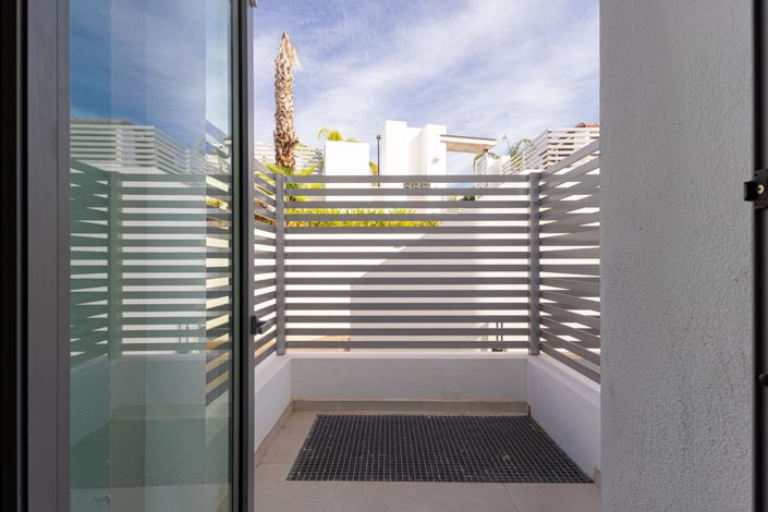 Image No.26-3 Bed Property for sale