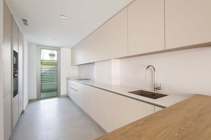 Image No.27-3 Bed Property for sale