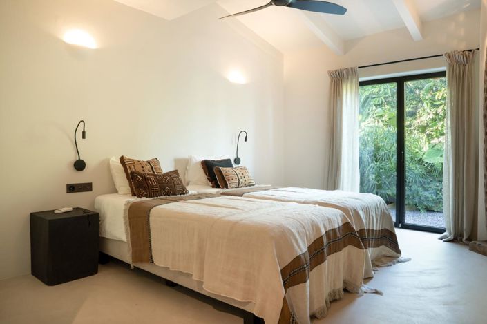 Image No.16-5 Bed Property for sale