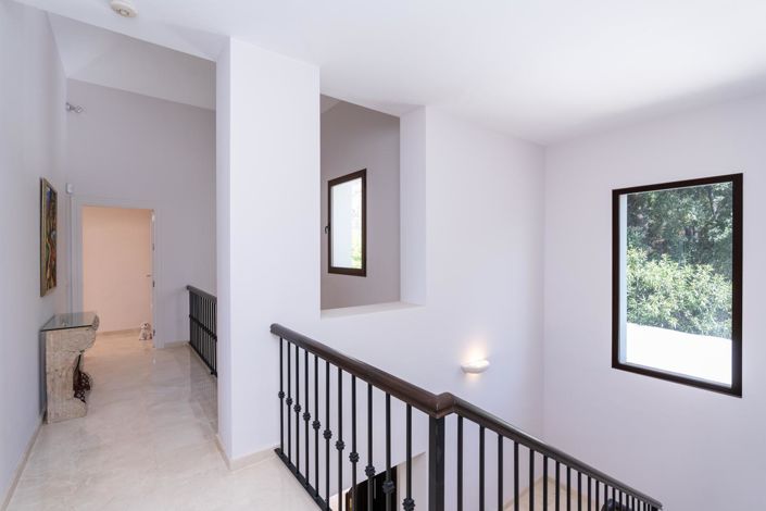 Image No.17-4 Bed Property for sale