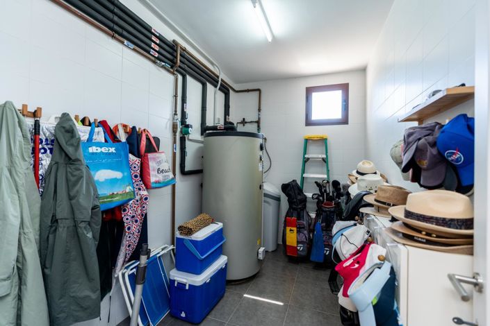 Image No.56-4 Bed Property for sale