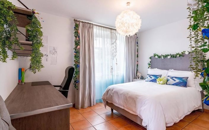 Image No.16-6 Bed Property for sale