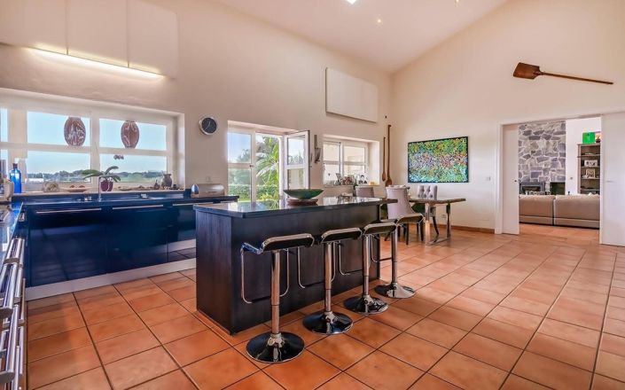 Image No.18-6 Bed Property for sale