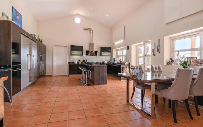 Image No.19-6 Bed Property for sale