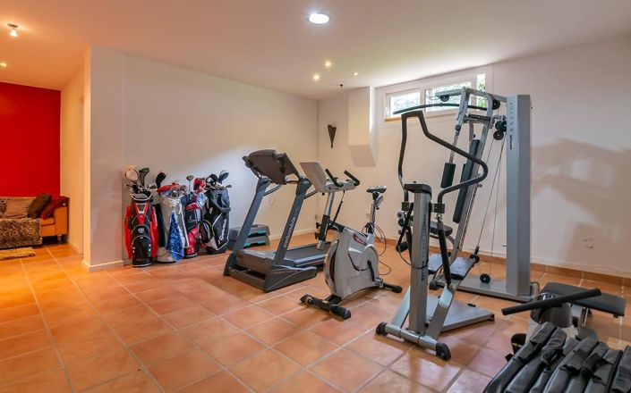 Image No.2-6 Bed Property for sale