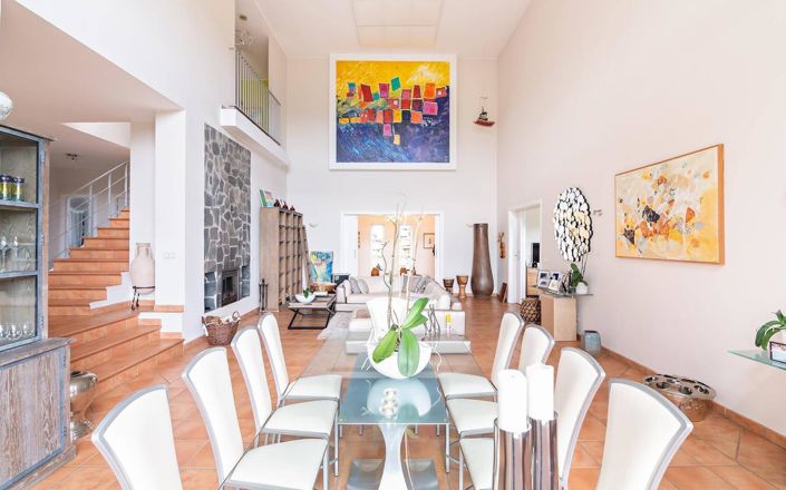 Image No.25-6 Bed Property for sale