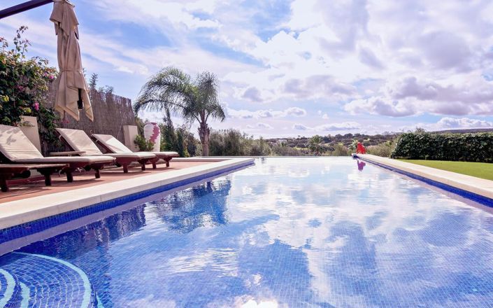 Image No.27-6 Bed Property for sale