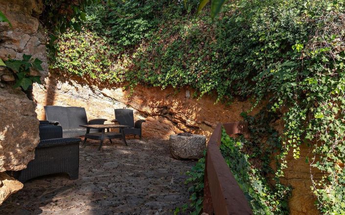 Image No.31-6 Bed Property for sale