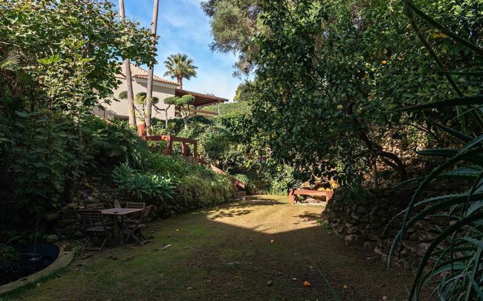 Image No.32-6 Bed Property for sale