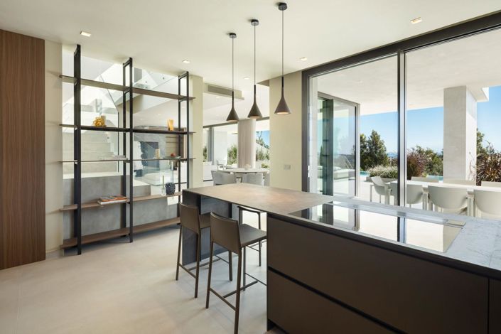 Image No.12-5 Bed Property for sale