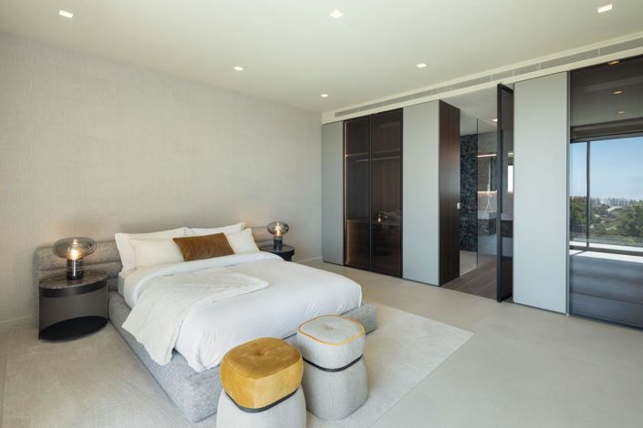 Image No.13-5 Bed Property for sale