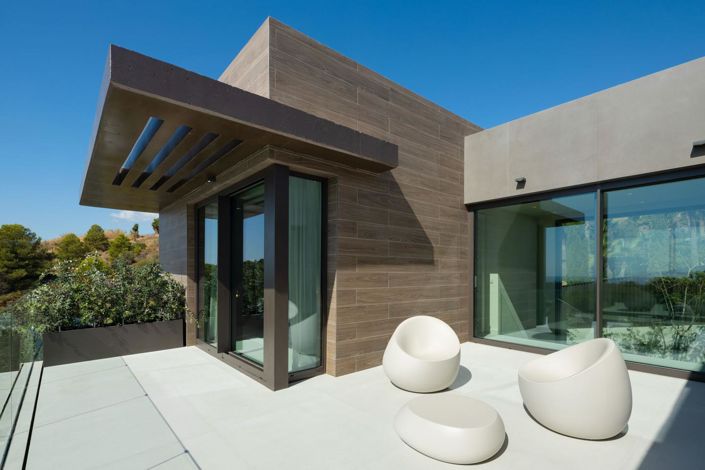 Image No.14-5 Bed Property for sale