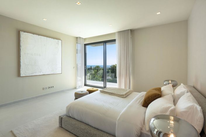 Image No.17-5 Bed Property for sale