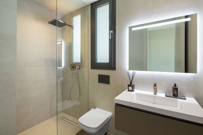 Image No.22-5 Bed Property for sale