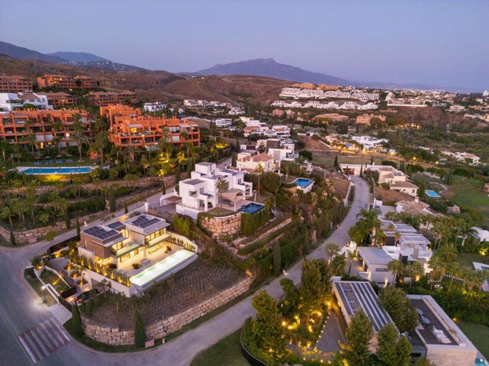 Image No.41-5 Bed Property for sale