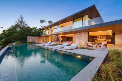 8 Bed Property for sale