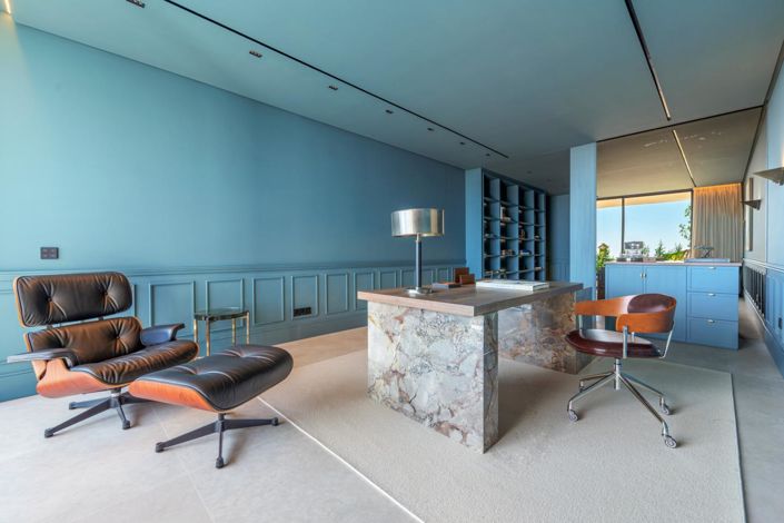 Image No.10-8 Bed Property for sale