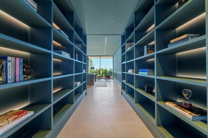 Image No.11-8 Bed Property for sale