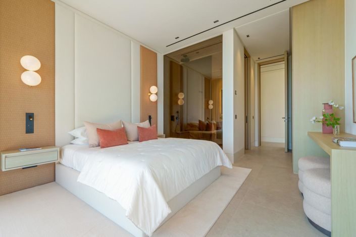 Image No.27-8 Bed Property for sale