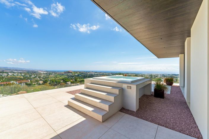 Image No.30-8 Bed Property for sale