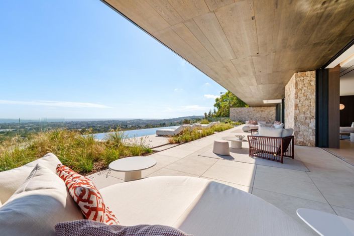 Image No.38-8 Bed Property for sale