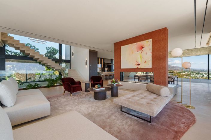 Image No.44-8 Bed Property for sale