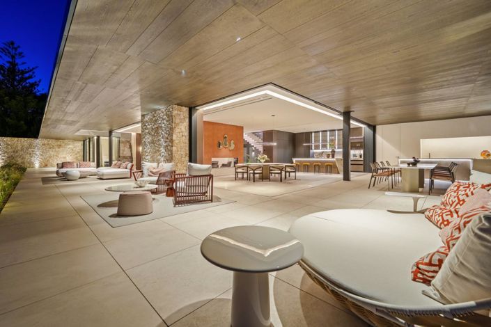 Image No.7-8 Bed Property for sale