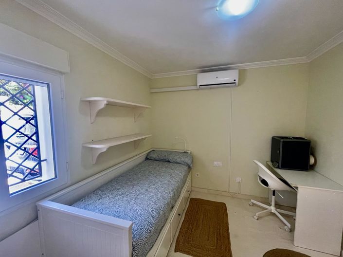 Image No.12-5 Bed Property for sale