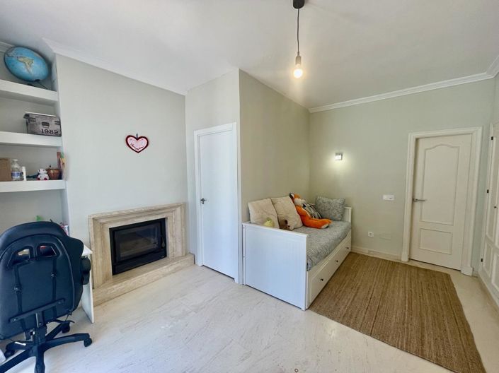 Image No.18-5 Bed Property for sale