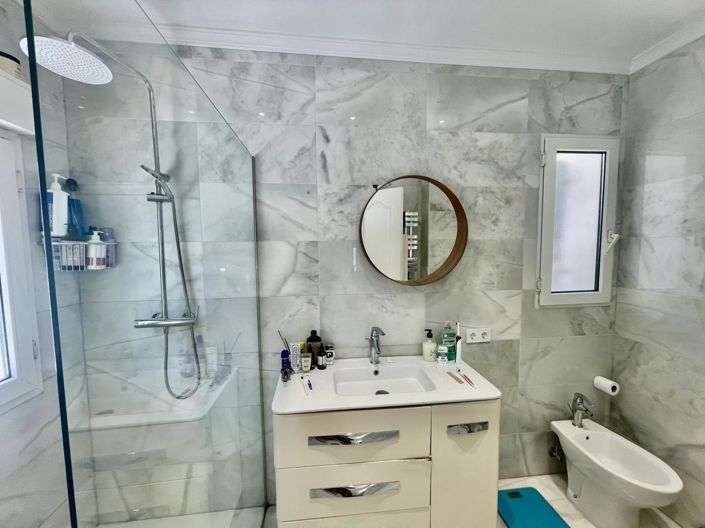 Image No.19-5 Bed Property for sale