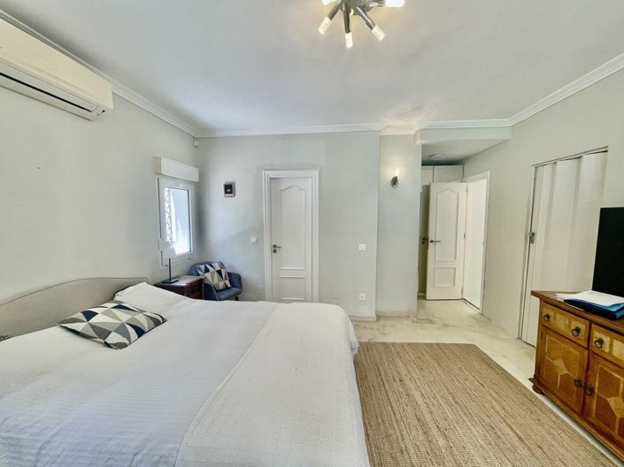 Image No.20-5 Bed Property for sale