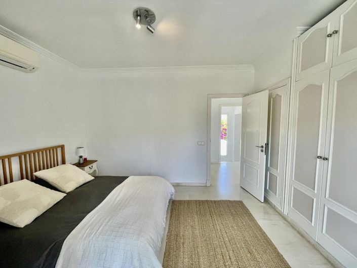 Image No.3-5 Bed Property for sale