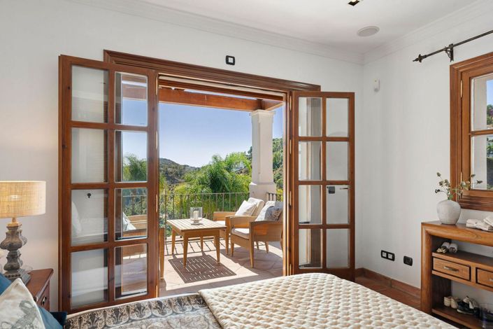 Image No.27-4 Bed Property for sale