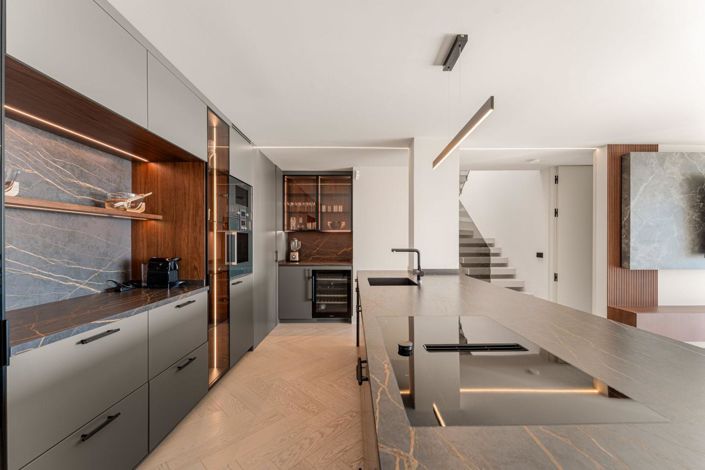 Image No.10-4 Bed Property for sale