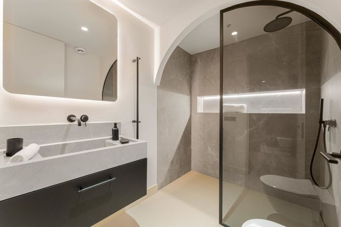 Image No.12-4 Bed Property for sale