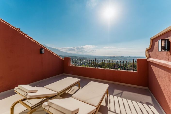 Image No.27-4 Bed Property for sale