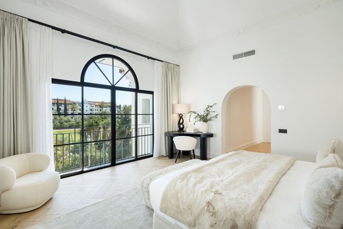 Image No.14-5 Bed Property for sale