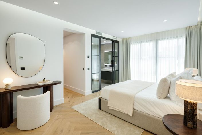 Image No.16-5 Bed Property for sale