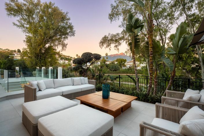 Image No.21-5 Bed Property for sale