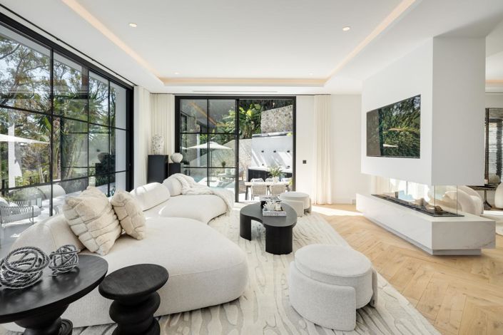 Image No.23-5 Bed Property for sale