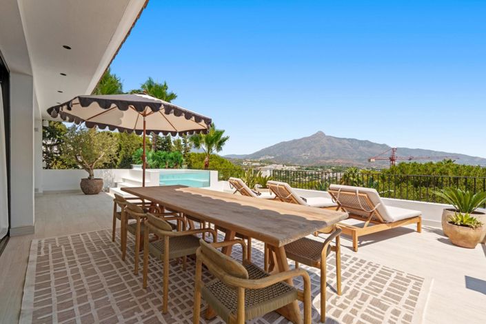 Image No.25-6 Bed Property for sale